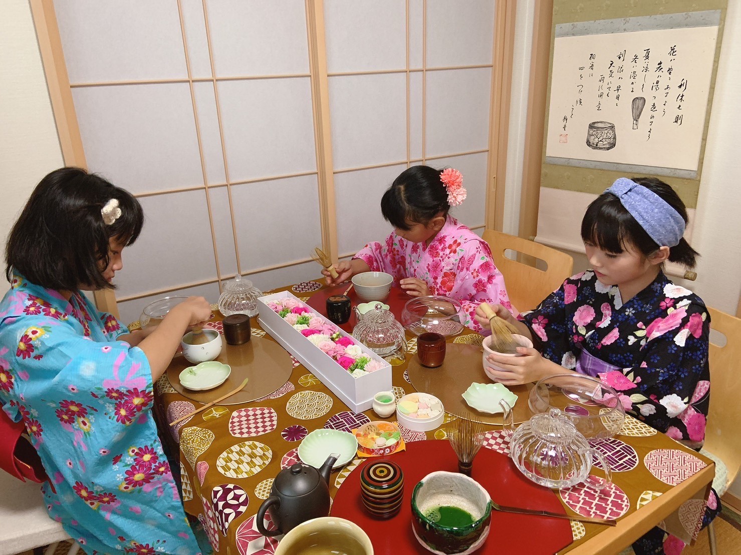 和文化を五感で楽しむ「テーブル茶道」（お抹茶+和菓子付）